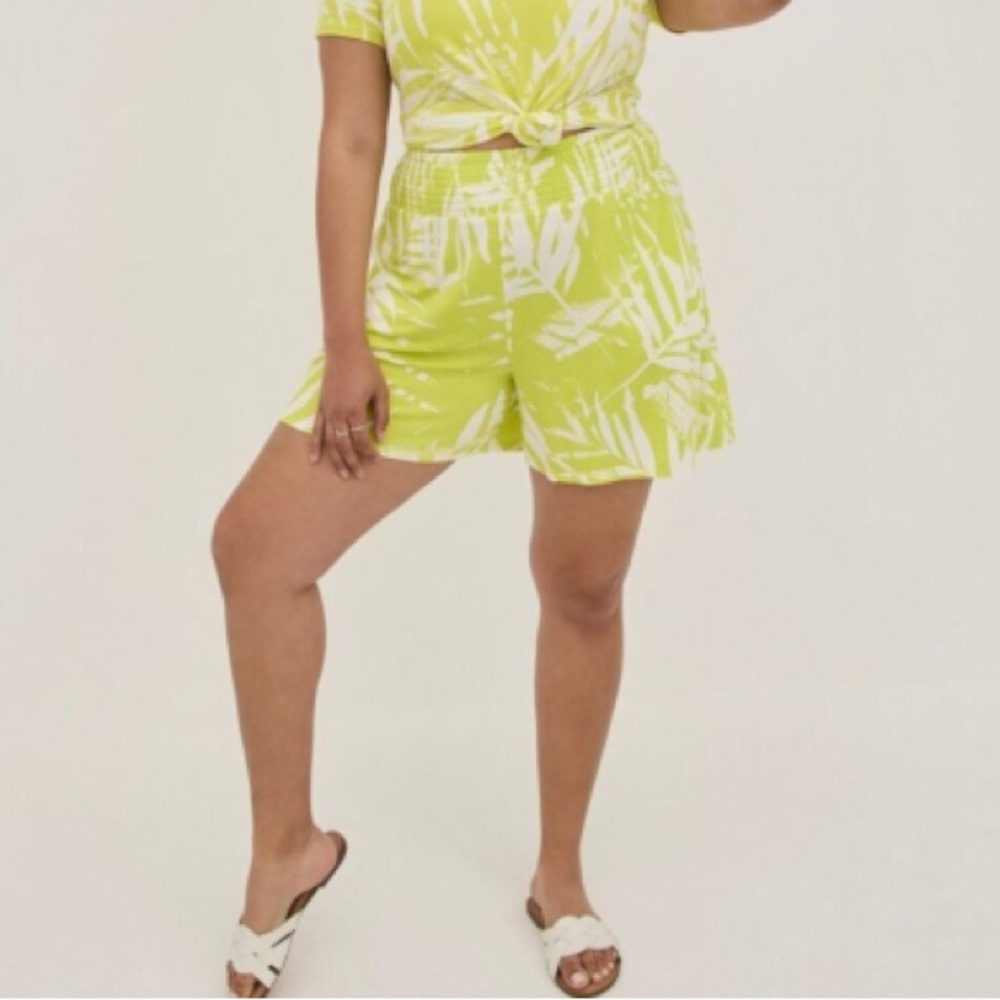4X Torrid Tropical Super Soft 5 inch Pull On Short